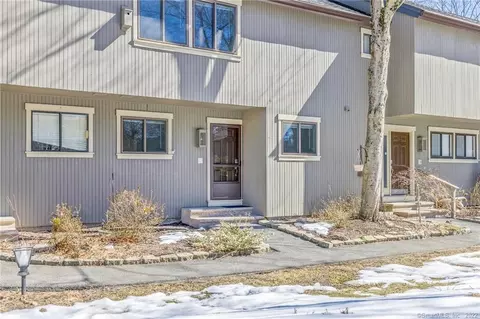 8 Edgehill Ct #8, Woodbury, CT 06798
