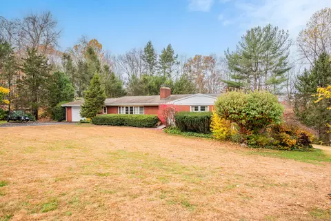 54 Barbara Ln, Woodbury, CT 06798