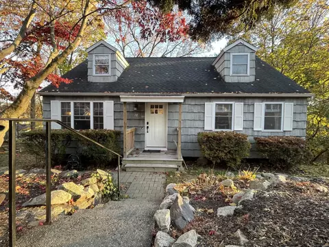 10 Fleetwood Dr, Danbury, CT 06810
