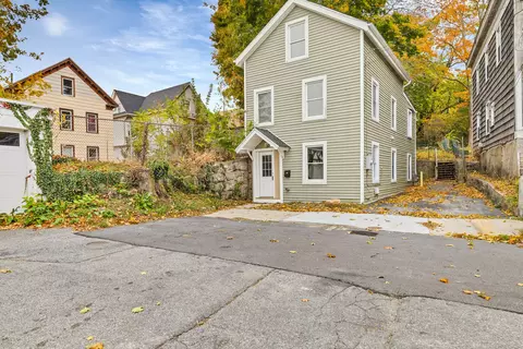 33 Hope St, New London, CT 06320