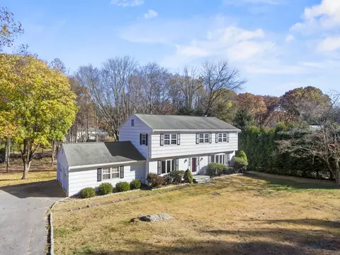 29 W Bank Ln, Stamford, CT 06902