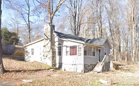 3 Brookside Rd, New Fairfield, CT 06812