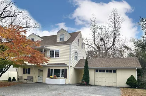 100 Beecher Ave, Shelton, CT 06484