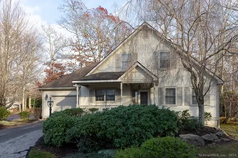 2 Brinkley Ln #2, East Lyme, CT 06357