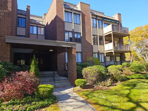 795 Prospect Ave #15, Hartford, CT 06105