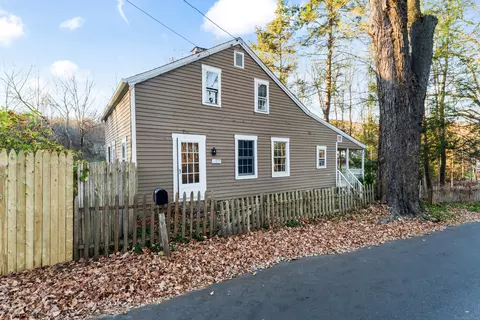 71 Head Of Meadow Rd, Newtown, CT 06470