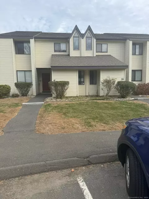 41 Simsbury Lndg #41, Simsbury, CT 06070