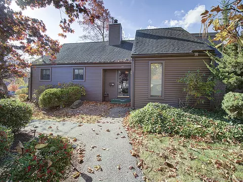 27 Hollister Way N #27, Glastonbury, CT 06033