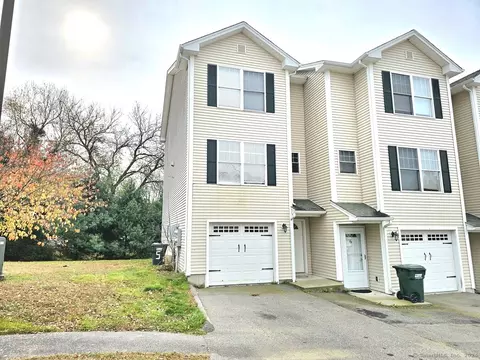 41 Palmer St #5, Norwich, CT 06360