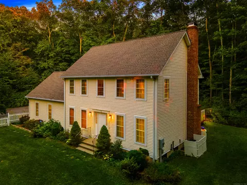 391 Squaw Hollow Rd, Ashford, CT 06278