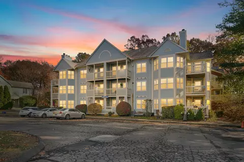 75 Redwood Dr #504, East Haven, CT 06512