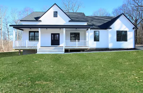4 Newbury St, Haddam, CT 06438