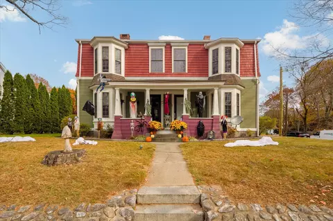 114 Grove St, Putnam, CT 06260