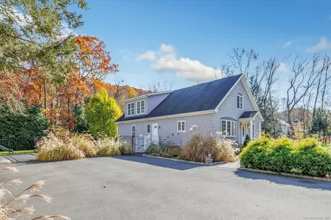 52 Nearbrook Dr, Newtown, CT 06470