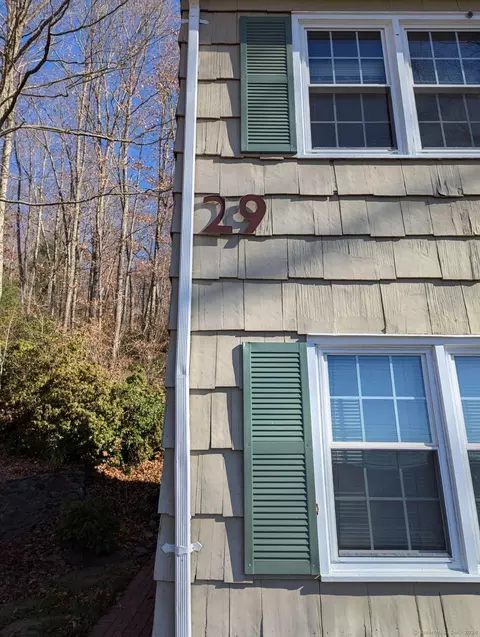 16 Pilgrim Trl #F6, Woodbury, CT 06798