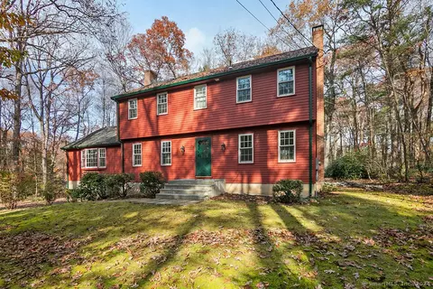 4 Sagamore Dr, Simsbury, CT 06070