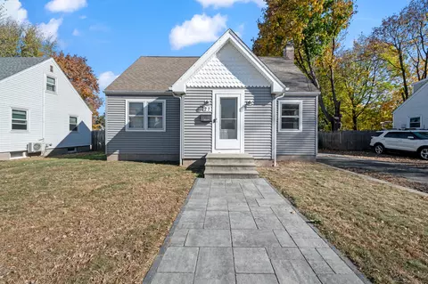 27 Deerfield Dr, Manchester, CT 06040