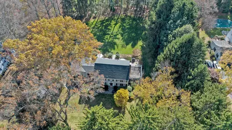 44 Knollwood Ln, Darien, CT 06820