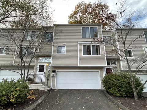 64 Shepard Ave #64, Hamden, CT 06514
