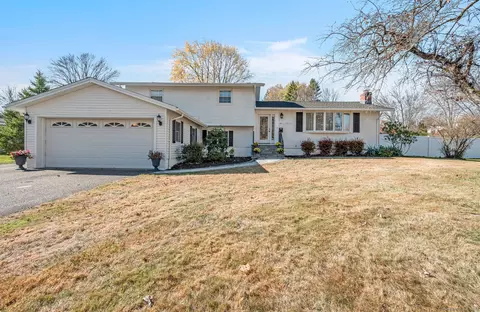 45 Pepperidge Tree Rd, Watertown, CT 06795