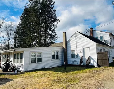 1594 Hartford New London Tpke, Montville, CT 06370