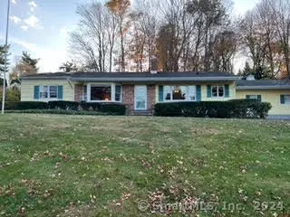 3 Sealand Dr, Newtown, CT 06470
