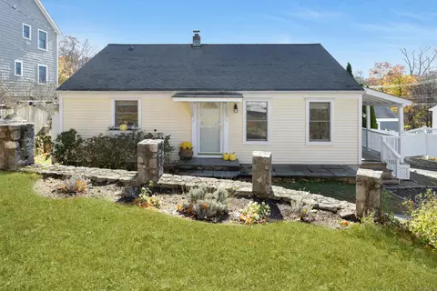 11 Strawberry Hill Rd, New Canaan, CT 06840