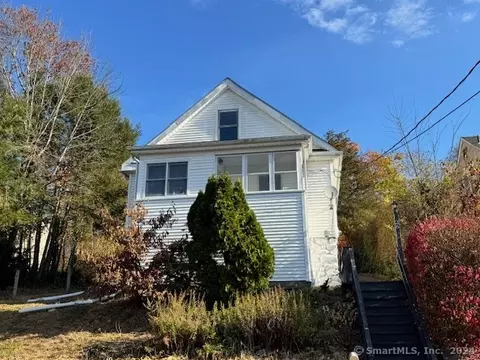 26 Neagle St, Naugatuck, CT 06770