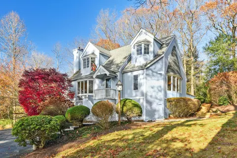 61 Tomahawk Trl, Newtown, CT 06482