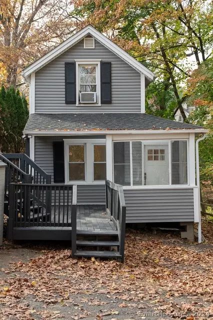 17 Mount Pleasant St, Shelton, CT 06484