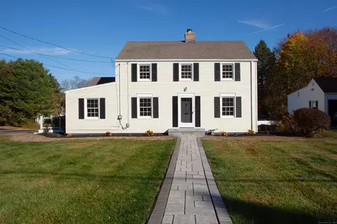 28 Foxridge Rd, West Hartford, CT 06107
