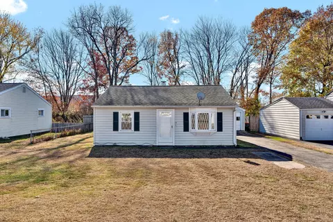 18 Circle Dr, Wallingford, CT 06492