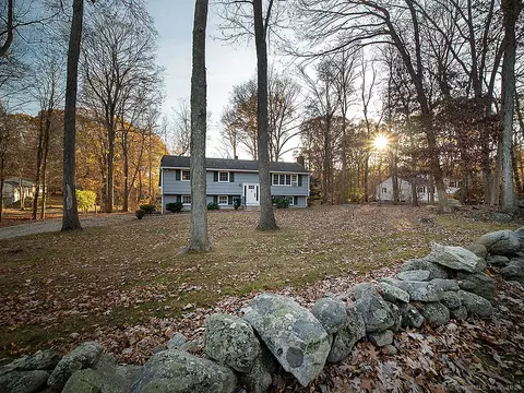 144 Airline Rd, Clinton, CT 06413