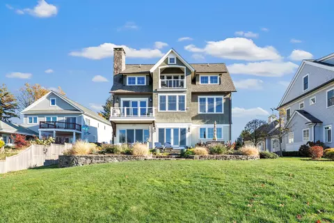 86 Old Field Ln, Milford, CT 06460