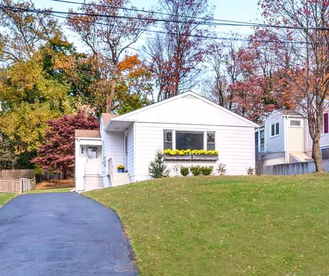 16 Wistar Ct, Darien, CT 06820