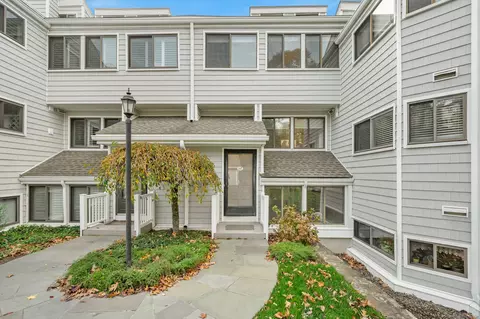 107 Rowayton Woods Dr #107, Norwalk, CT 06854