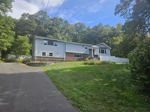 10 Warwick Rd, New Fairfield, CT 06812