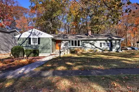 20 Peacock Dr, Stratford, CT 06614