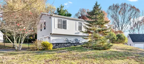 26 Grant Farm Rd, Manchester, CT 06040