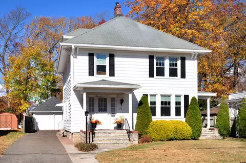 77 Henry St, Manchester, CT 06042