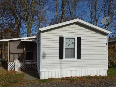 11 School Ground Rd #TRLR 6, Branford, CT 06405