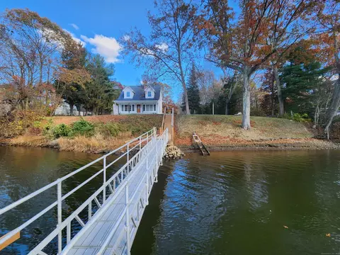 145 Kitemaug Rd, Uncasville, CT 06382