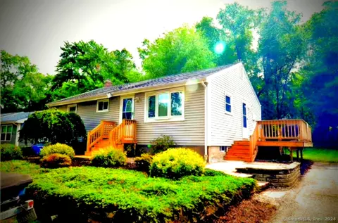 15 Preston St, East Hartford, CT 06108
