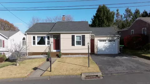 27 Ridgeway Ave, Watertown, CT 06779