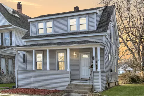 35 Wade Ter, Bridgeport, CT 06604