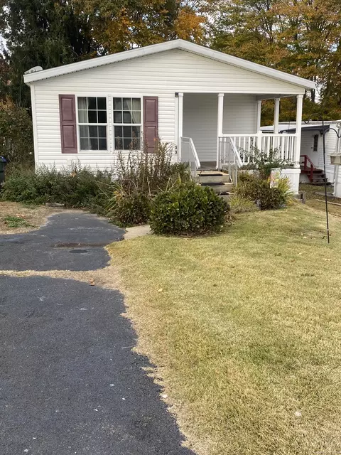 33 D St, Groton, CT 06340