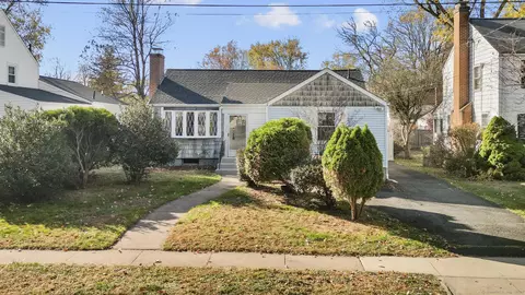 5 Dorset Rd, West Hartford, CT 06119