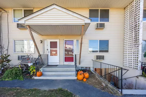 4 Harry Brook Vlg #4, New Milford, CT 06776