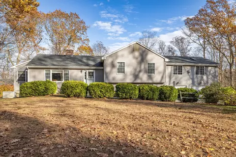 13 Hunt Rd, Columbia, CT 06237