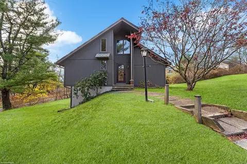 14 Yellow Green Rd, Middletown, CT 06457